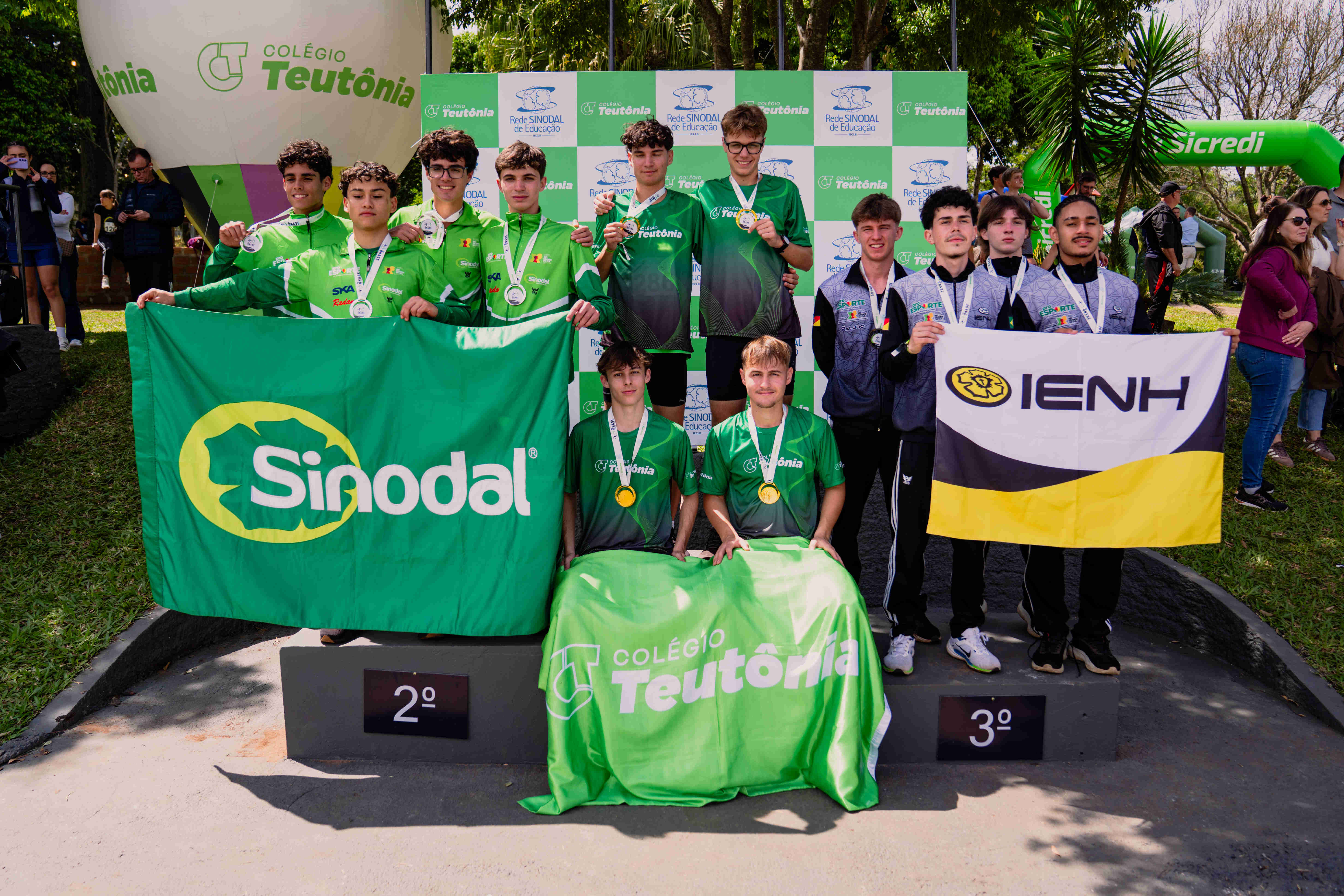 Entre medalhas e recordes, atletas do Col�gio Teut�nia fazem hist�ria na 60� ONASE
